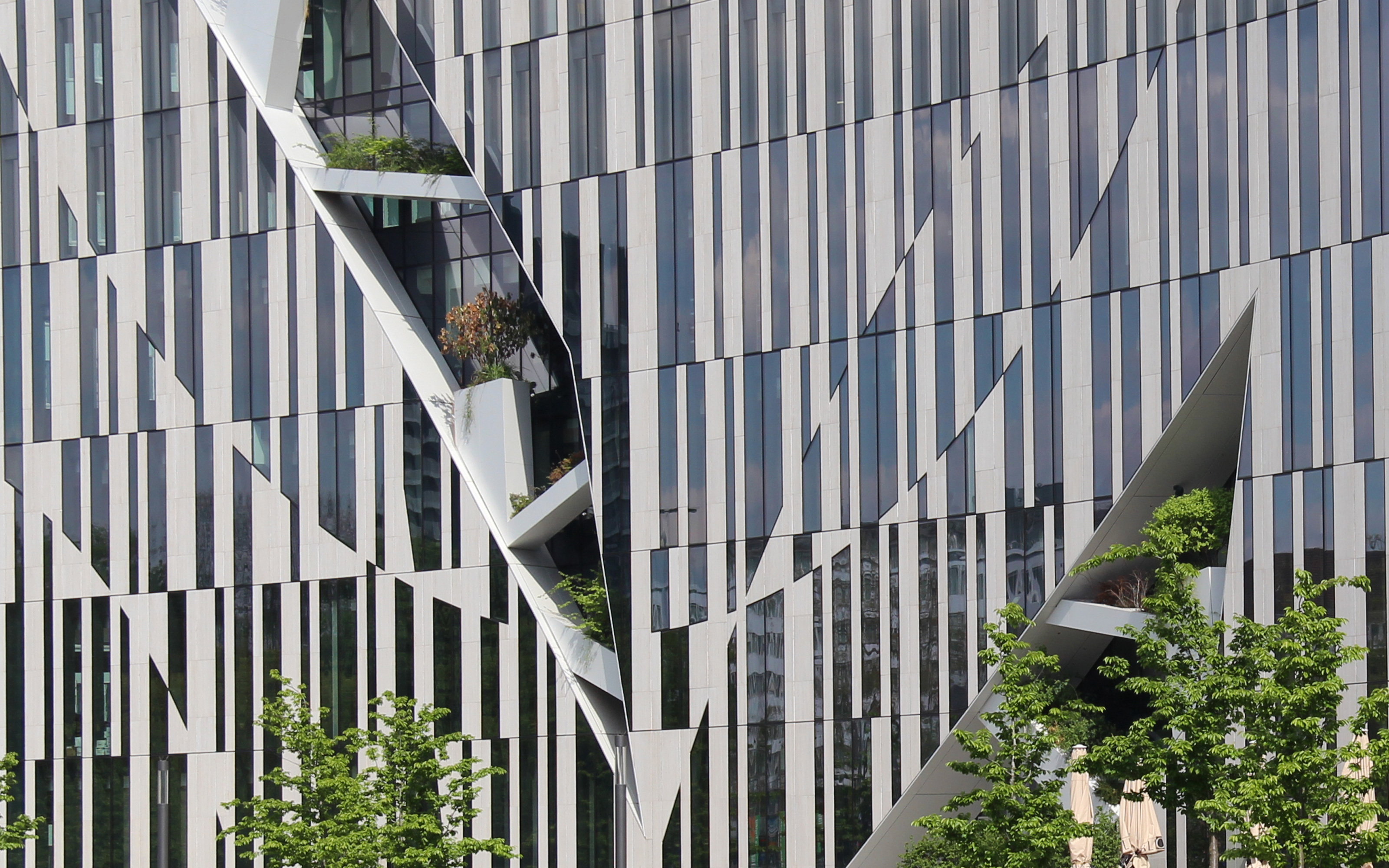 Fachada con patrón geométrico