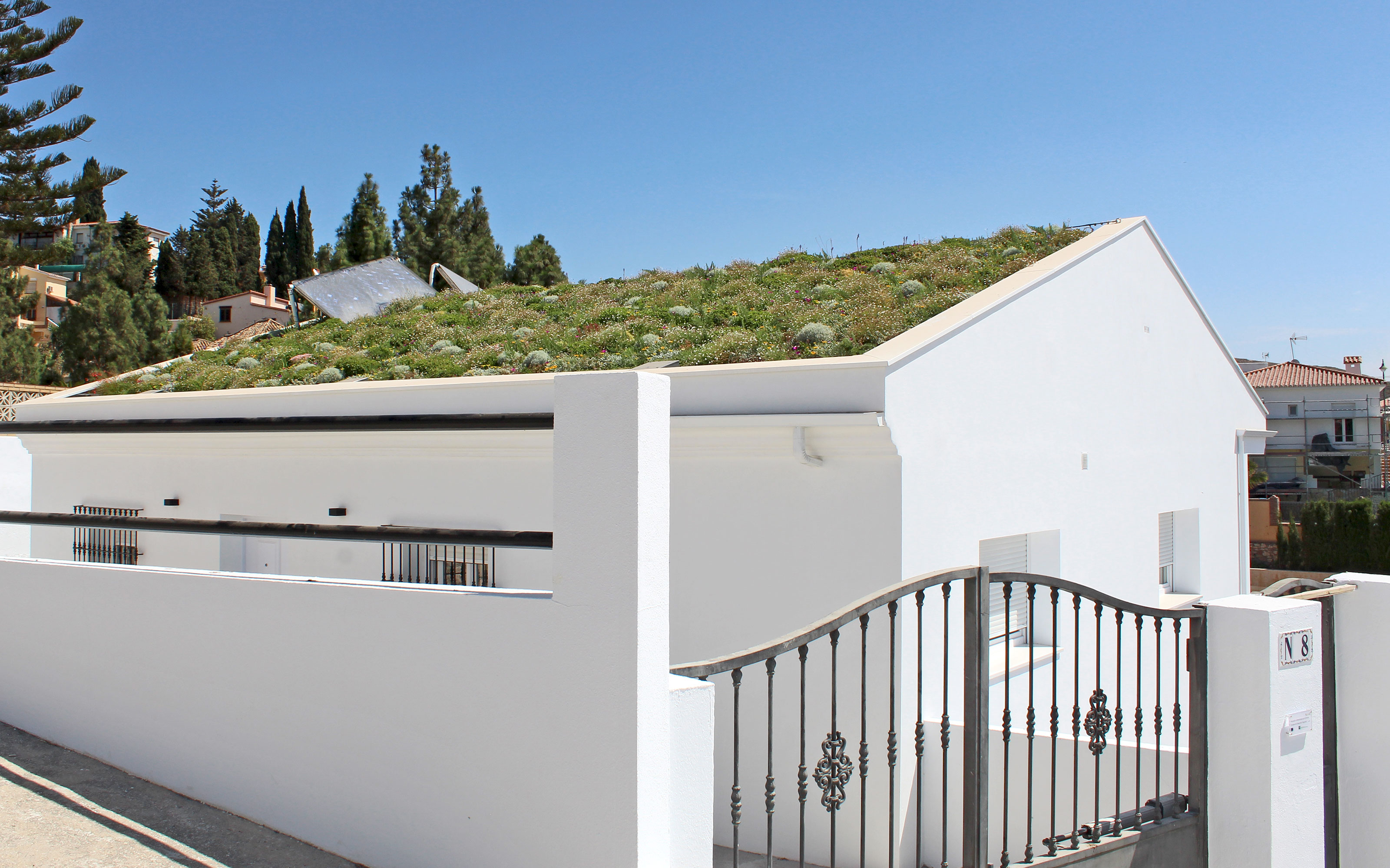 Cubierta ajardinada inclinada