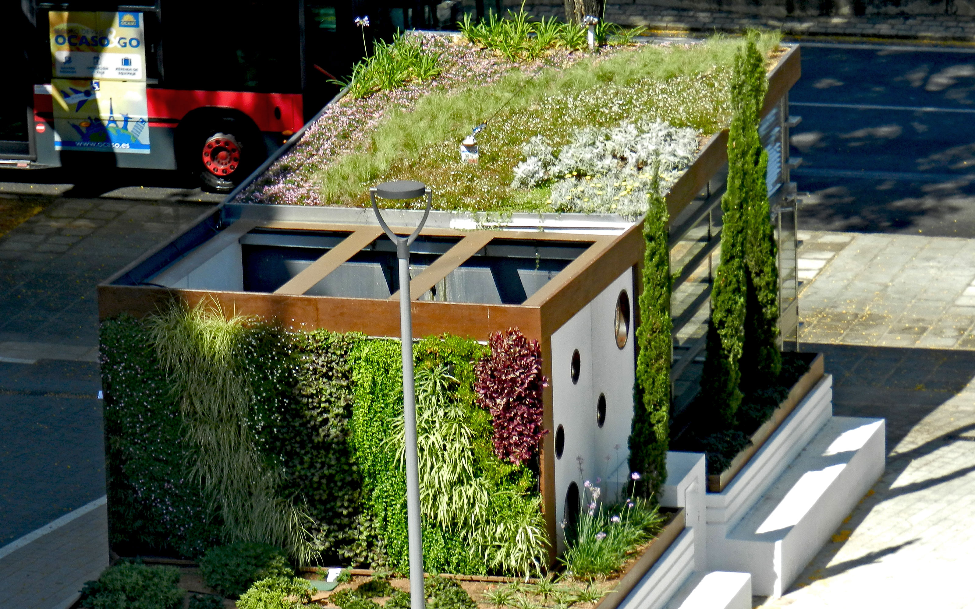 Cubierta ajardinada extensiva y enverdecimiento vertical