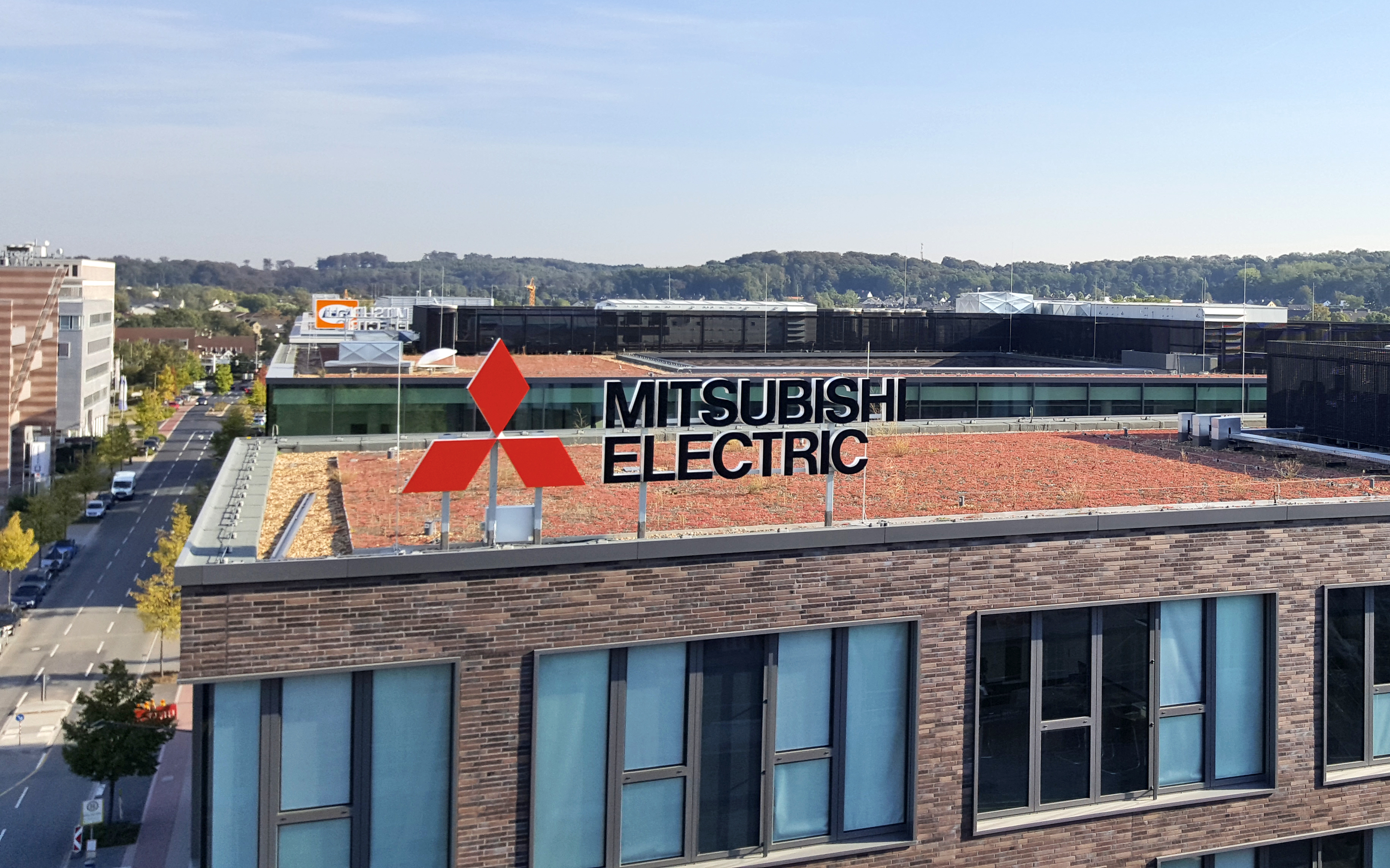 Edificio de Mitsubishi con la cubierta ajardinada extensiva