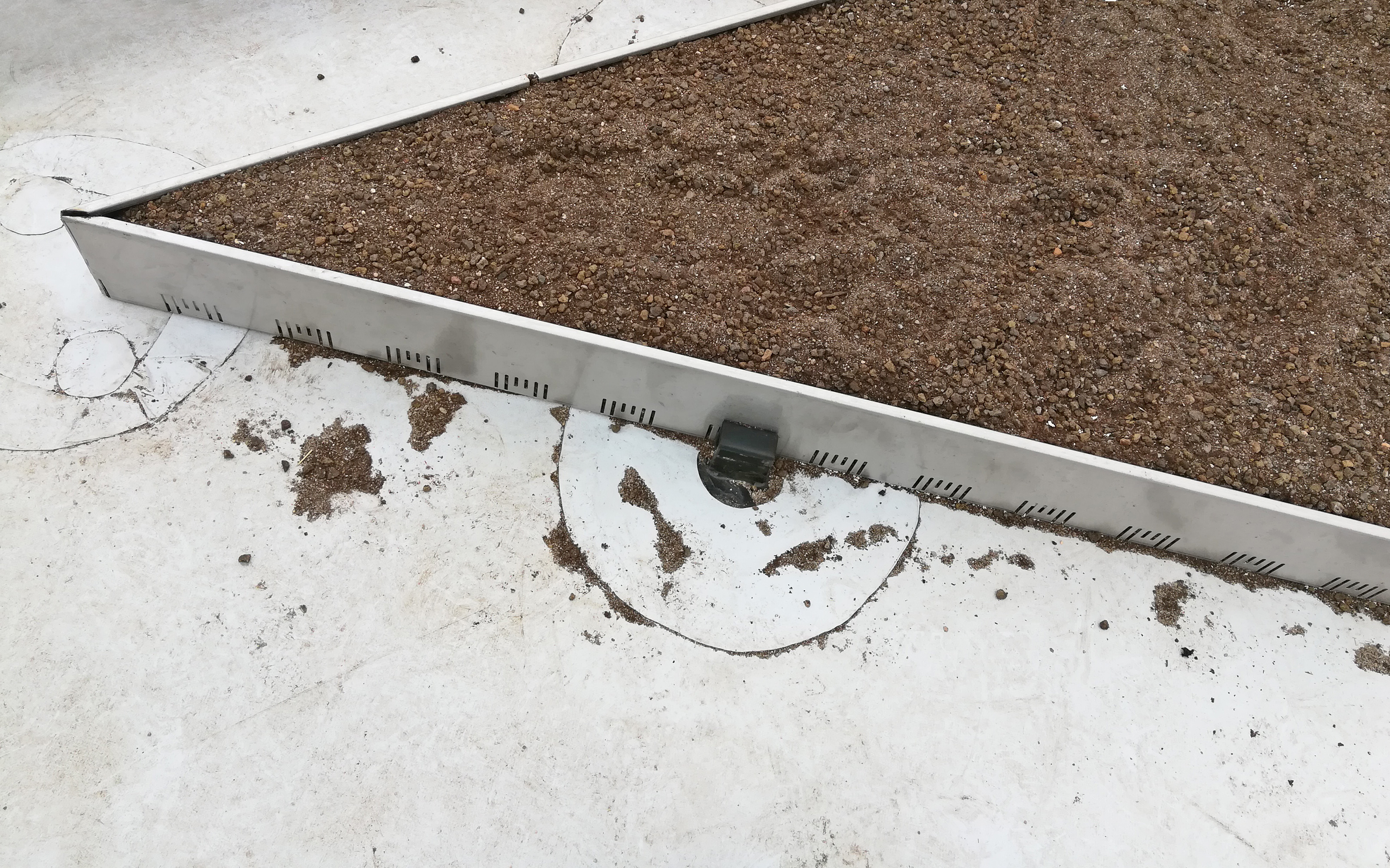 El perfil TRP 140 y substrato